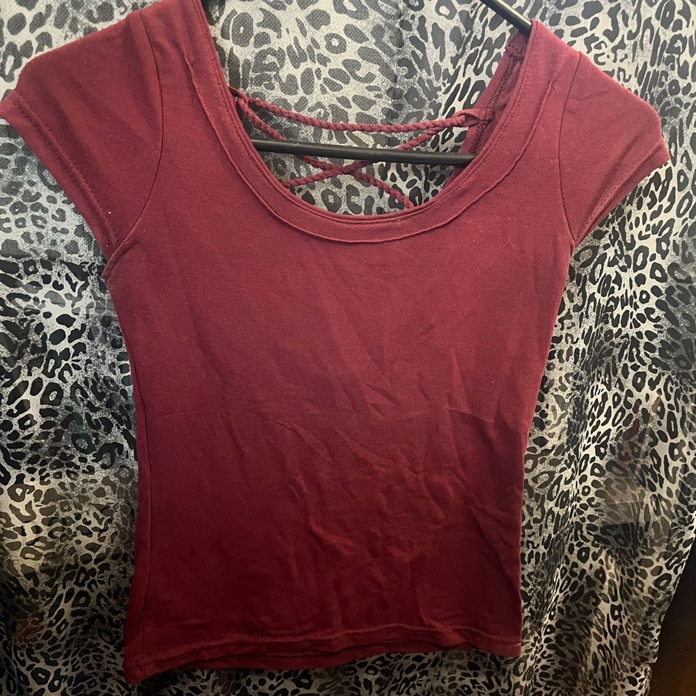 Women’s Short Sleeve Scoop Neck Top with Back Straps - Burgundy YGGDRAZIL